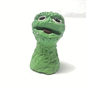 Vintage Oscar Grouch Hand Painted Plaster Chalkware 2-7/8 in Figurine Chipped